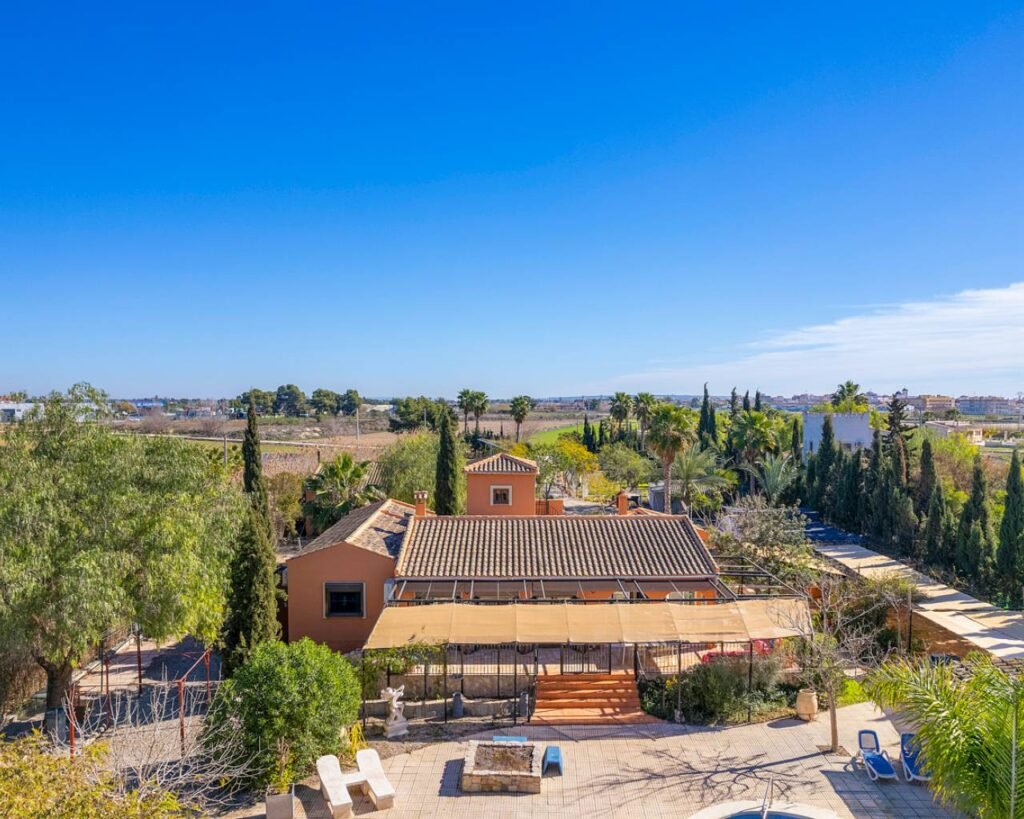 Finca / landhuis met 7 slaapkamers in Catral