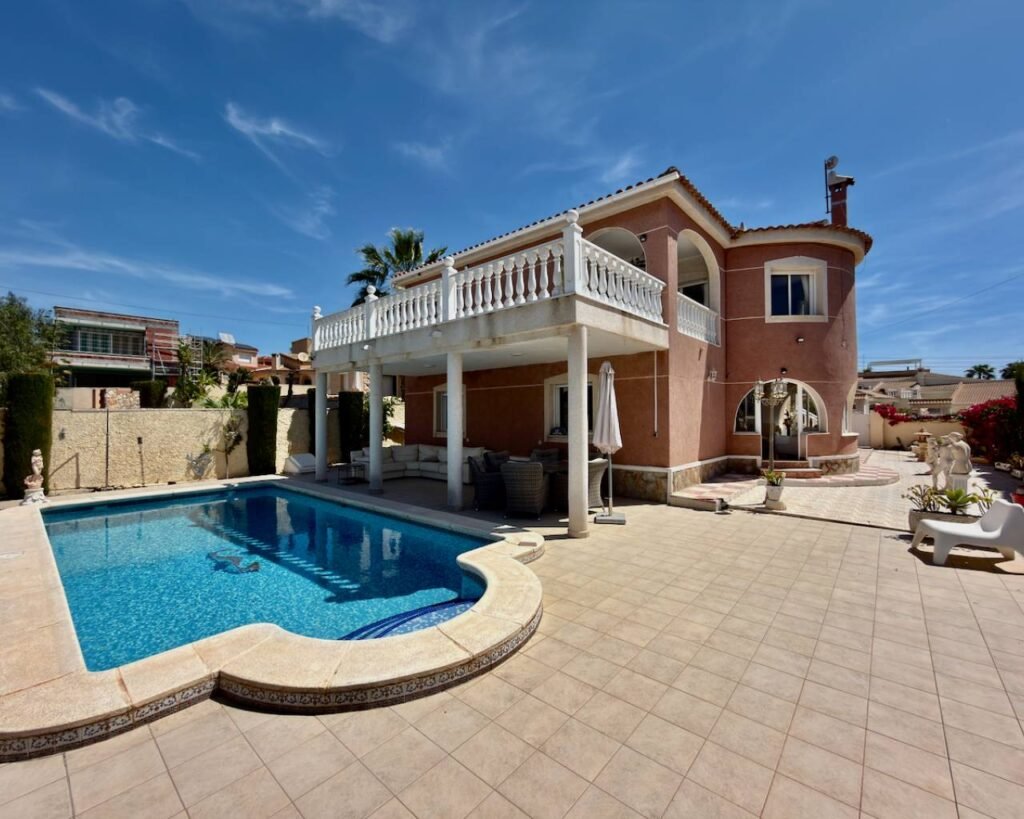 Villa met 5 slaapkamers in Ciudad Quesada